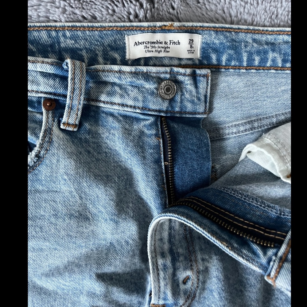 Abercrombie & Fitch ‘90s Ultra High Rise Straight